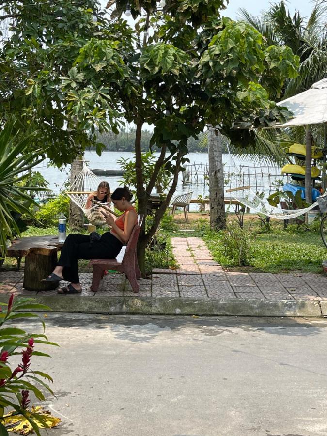 Coral Riverside Homestay & Hostel Хойан Экстерьер фото