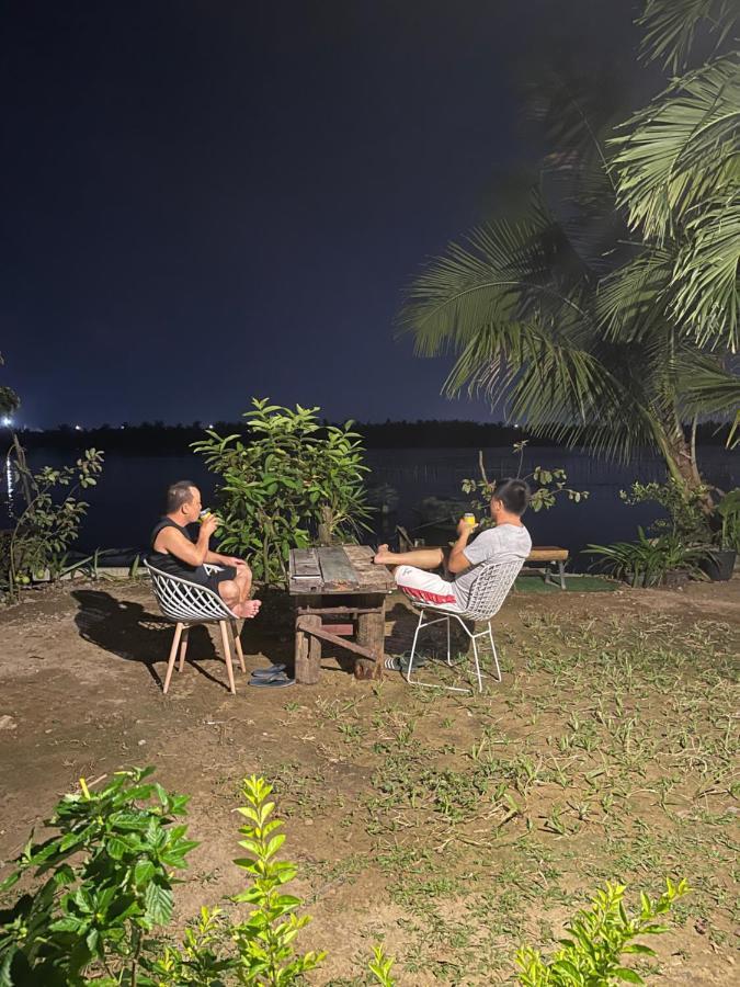 Coral Riverside Homestay & Hostel Хойан Экстерьер фото
