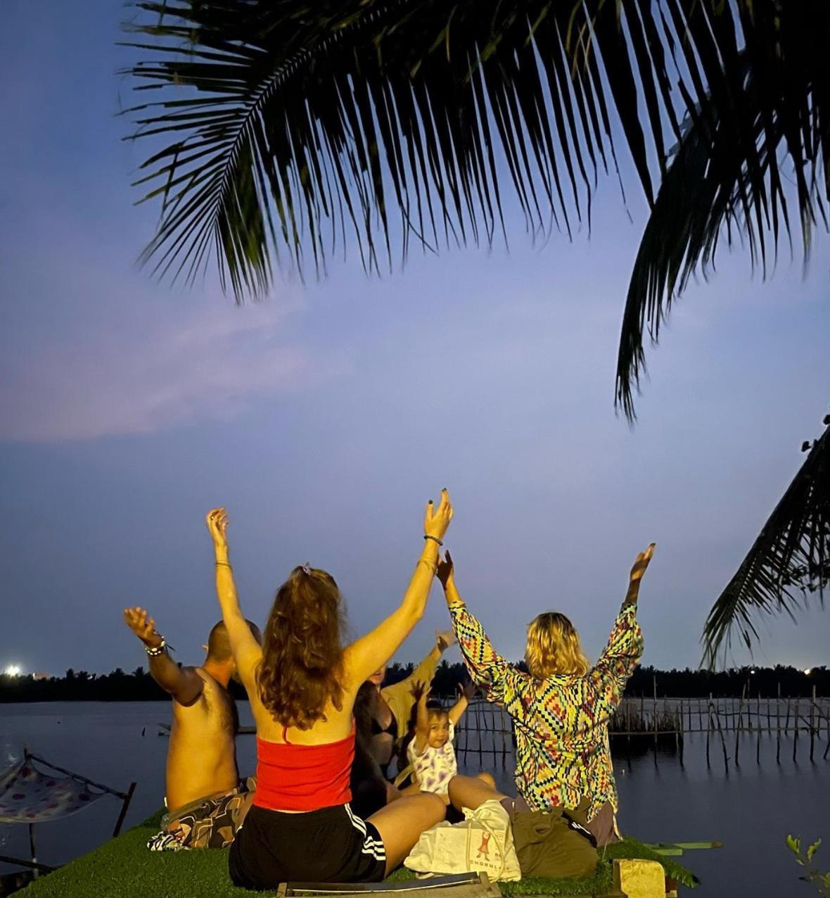 Coral Riverside Homestay & Hostel Хойан Экстерьер фото