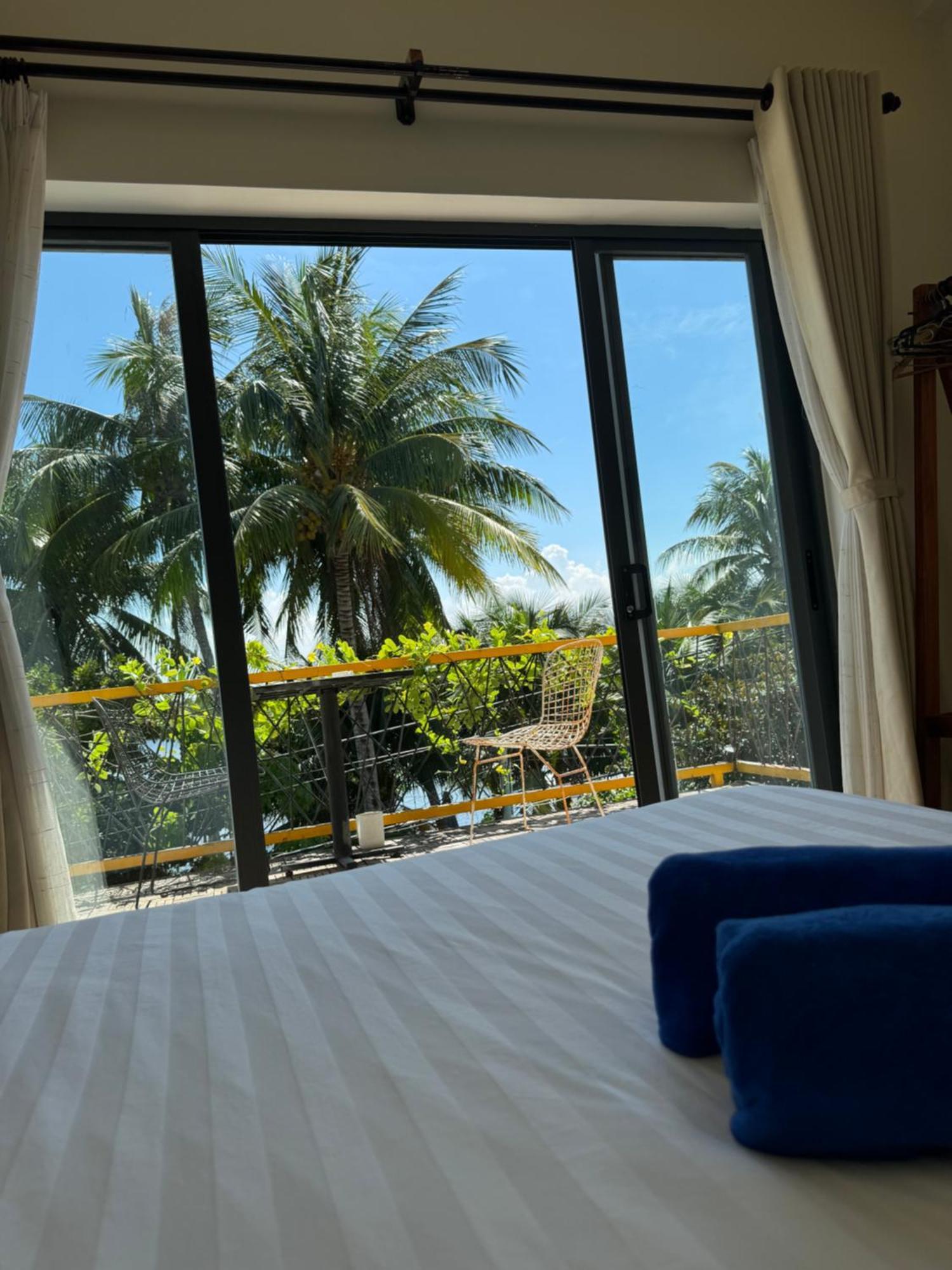 Coral Riverside Homestay & Hostel Хойан Экстерьер фото