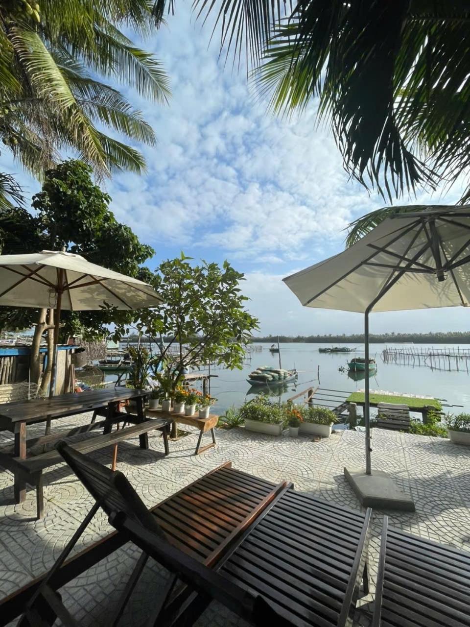 Coral Riverside Homestay & Hostel Хойан Экстерьер фото