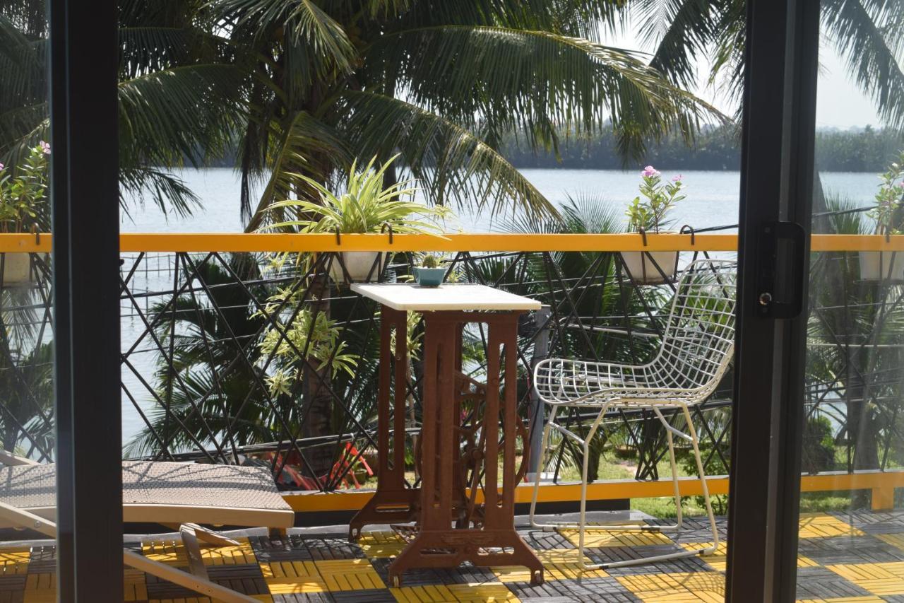 Coral Riverside Homestay & Hostel Хойан Экстерьер фото